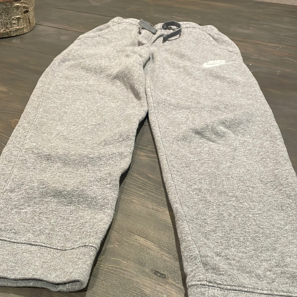 Nike youth large jogger. Great condition